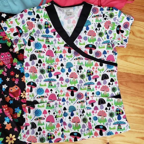 Scrub top bundle - Picture 3 of 5